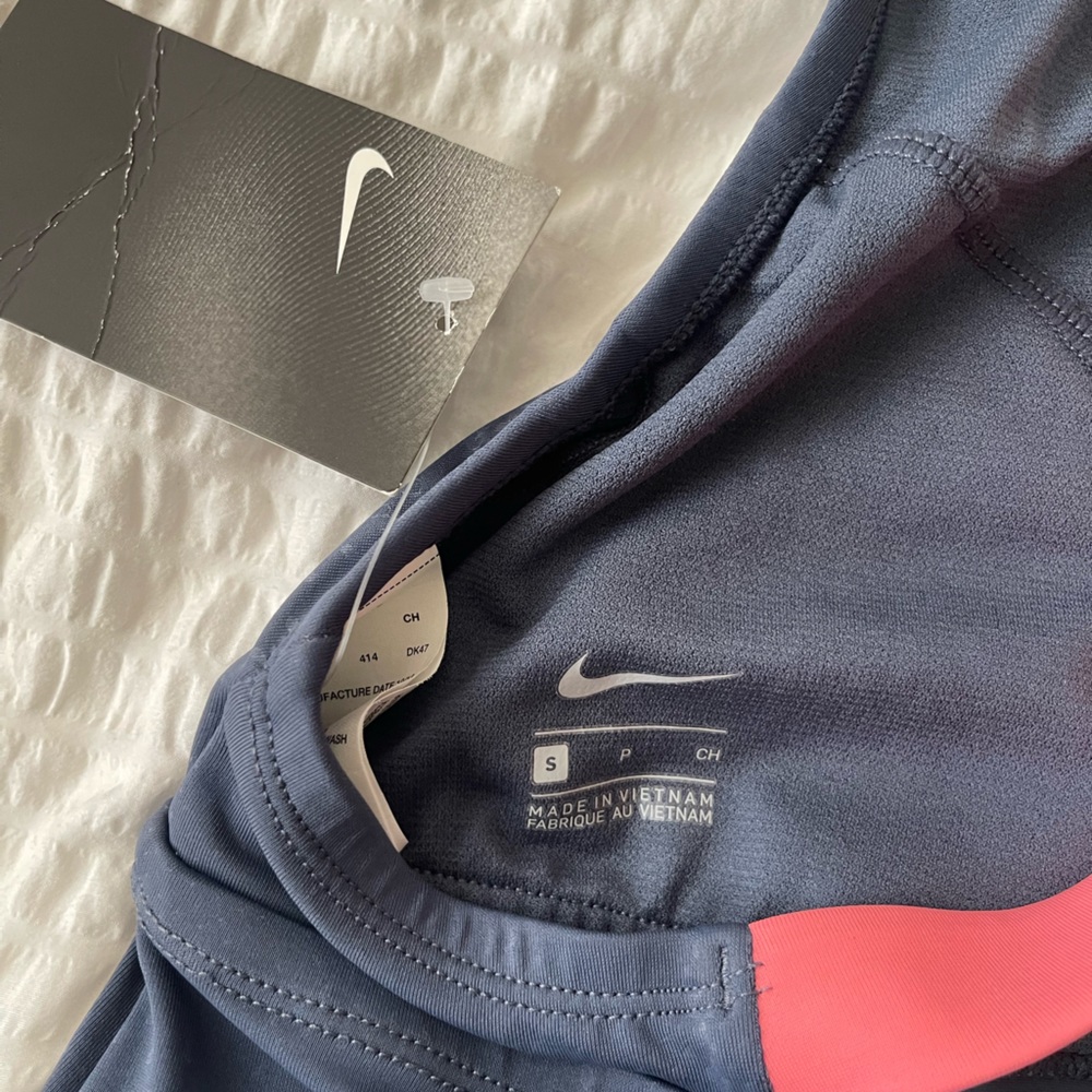 Nike blueish grey+salmon sports tank size small 🩶🩷 - Picture 3 of 3